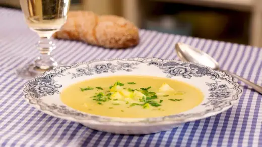 Zucchini-Cremesuppe - cremig, leicht und voller Geschmack