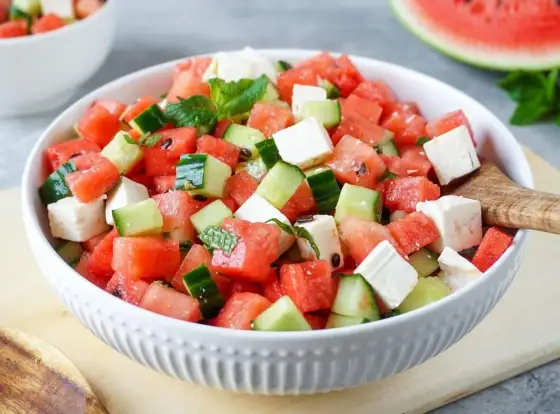 Melonensalat mit Mozzarella - frisch, leicht und in 15 Minuten